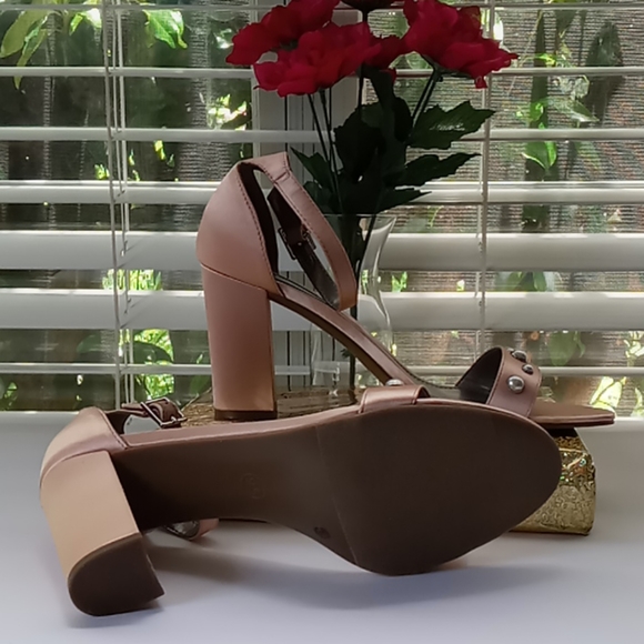 Shoes - Picture 3 of 6